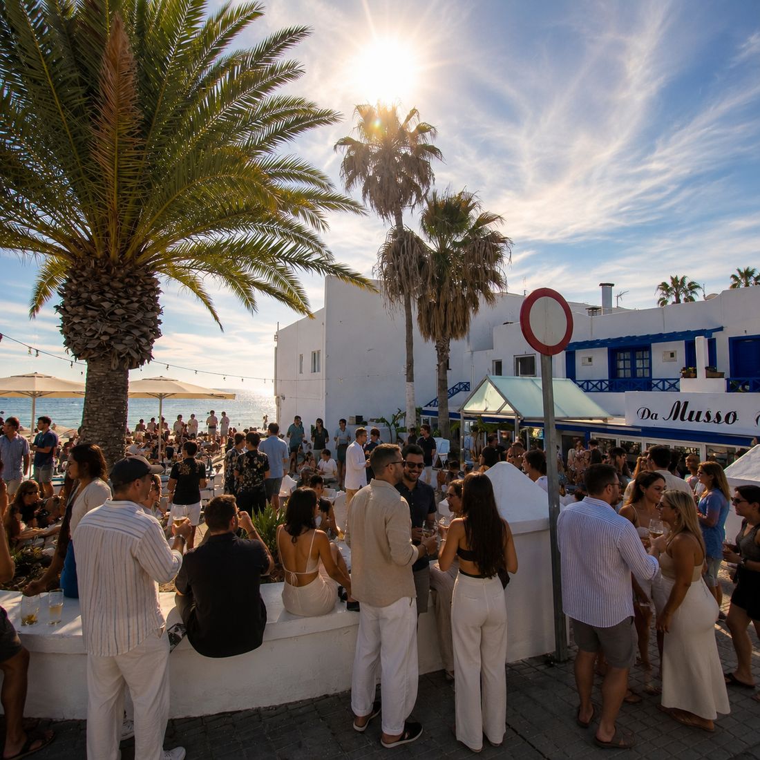 Fiesta al atardecer en la terraza de Da Musso, Playa Honda