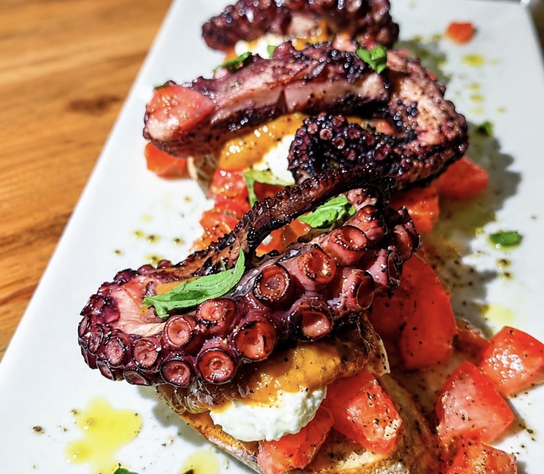 Pulpo a la brasa con burrata y tomate — Da Musso, restaurante italiano en Lanzarote