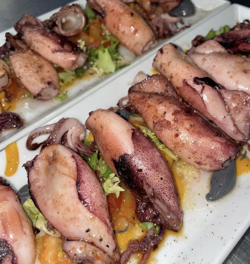 Calamares a la plancha — pescado fresco del día en Da Musso, Playa Honda